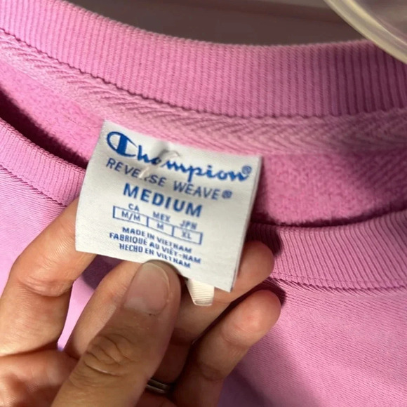 Size M Reverse Weave Champion Crew Neck with vertical logo slightly cropped fit - Picture 2 of 4